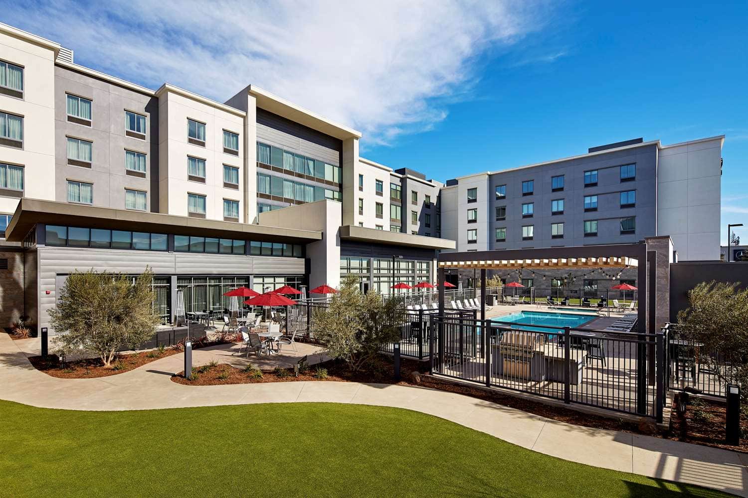 Hampton Inn Long Beach Airport