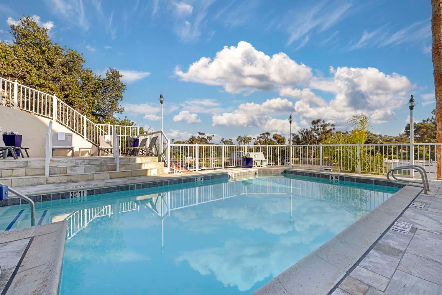 Best Western Plus Marina Shores Hotel