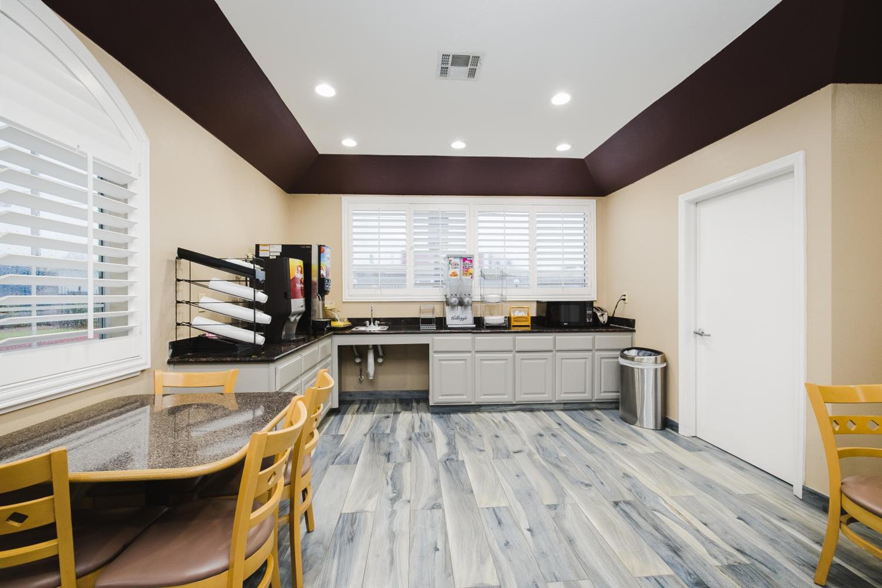 Sapphire Inn & Suites