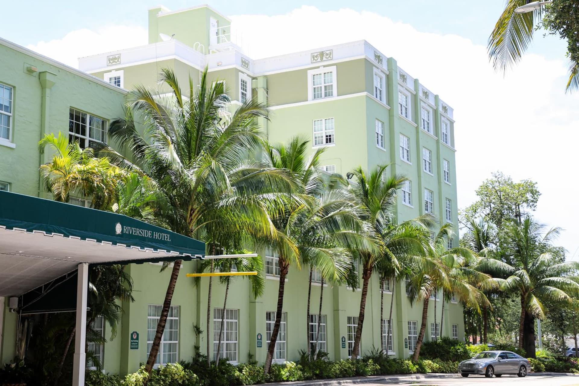 Riverside Hotel