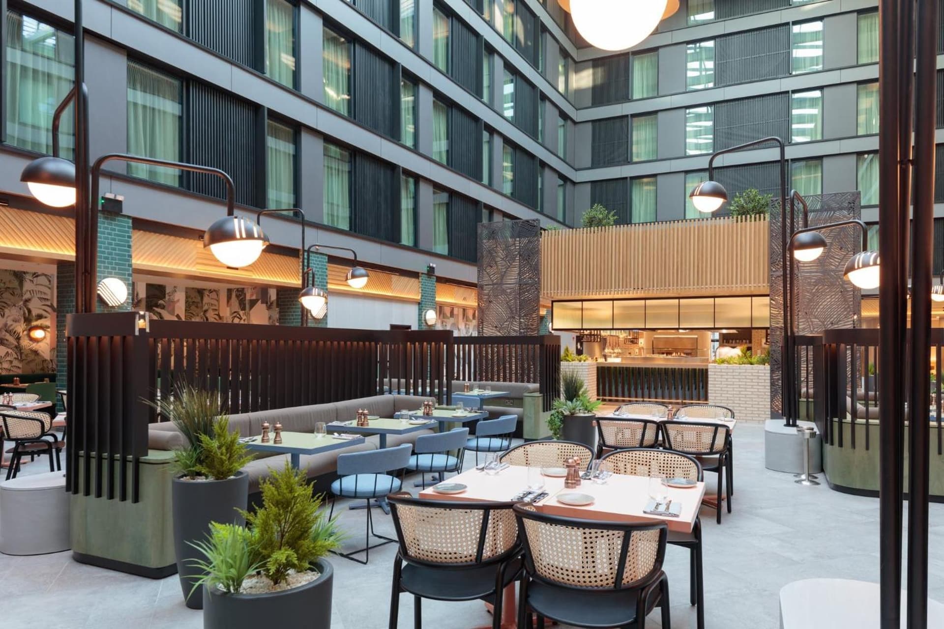 Holiday Inn London Heathrow - Bath Road by IHG