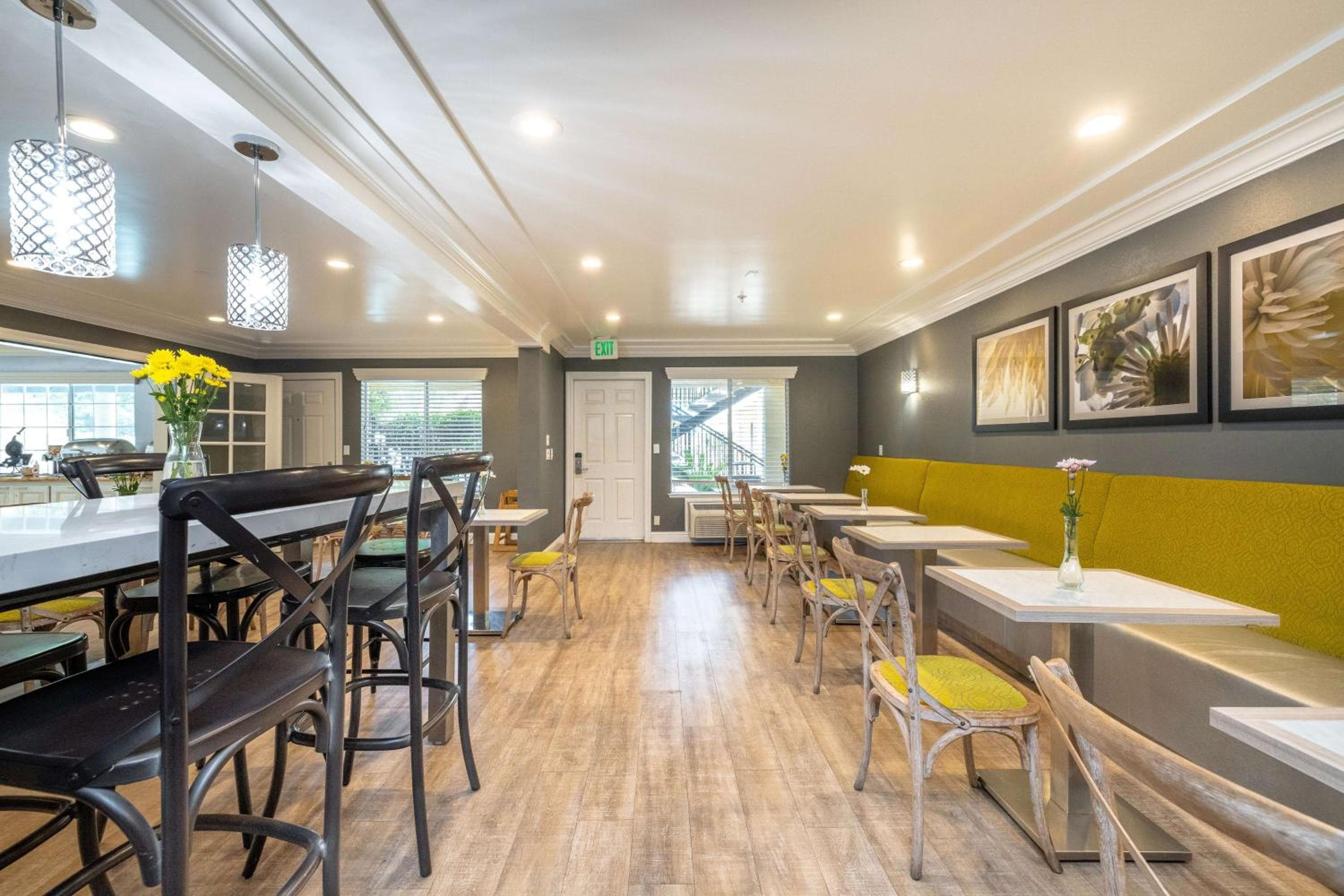 Best Western Plus Dixon Davis