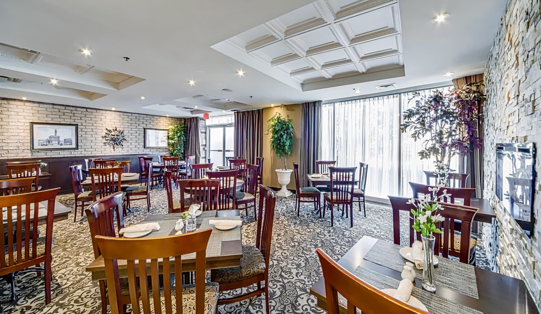 Monte Carlo Inn Airport Suites