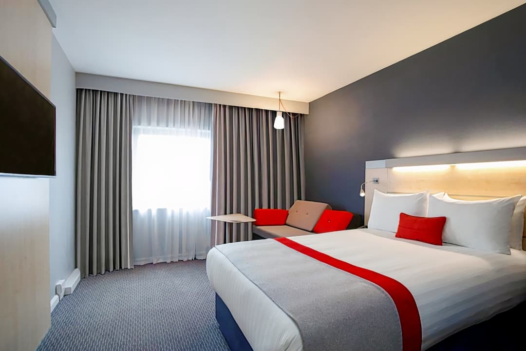 Holiday Inn Express Cheltenham Town Centre
