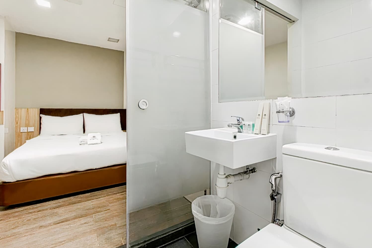 Q Loft Hotels@Mackenzie