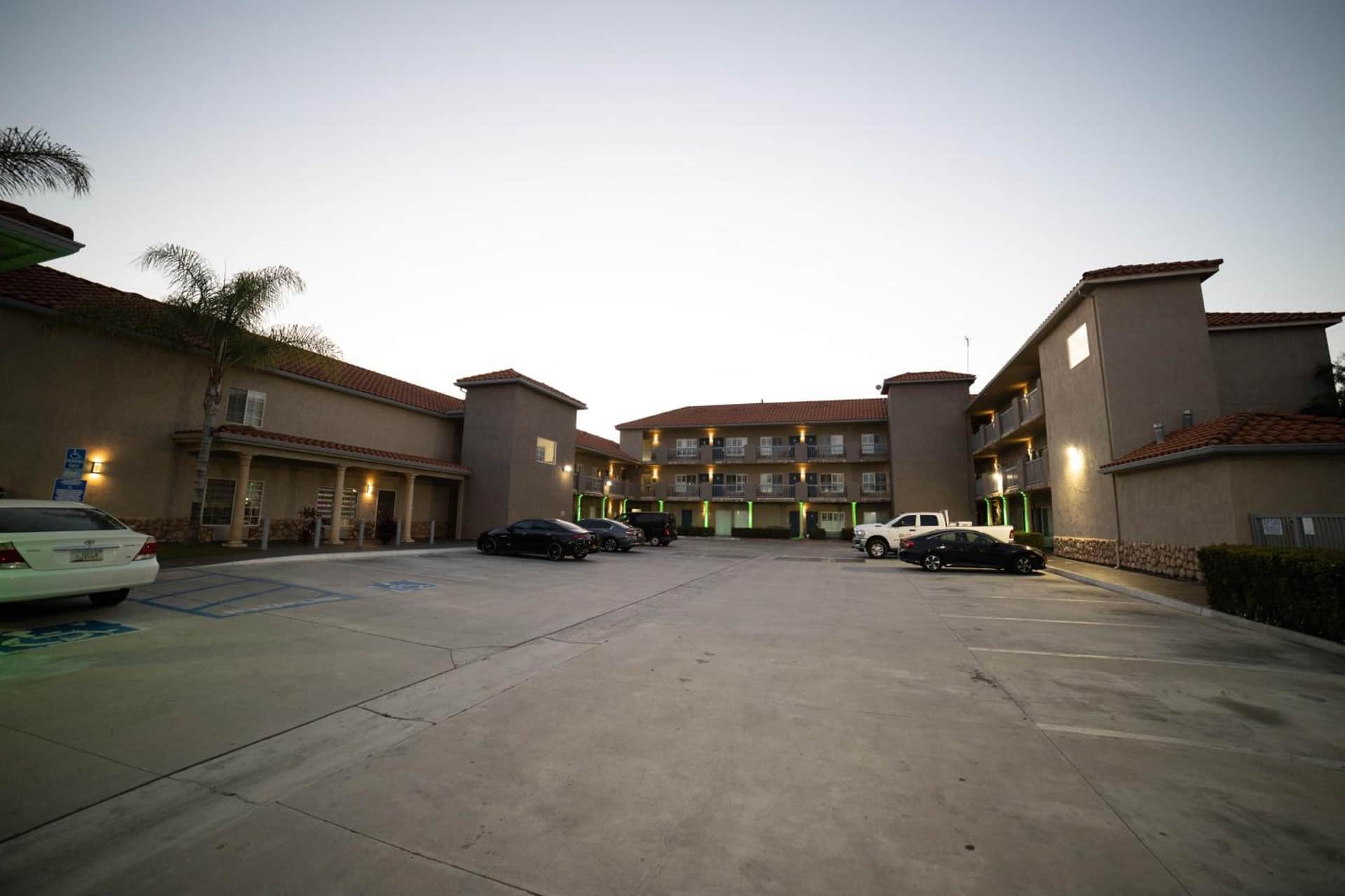 Mid City Inn & Suites Pico Rivera