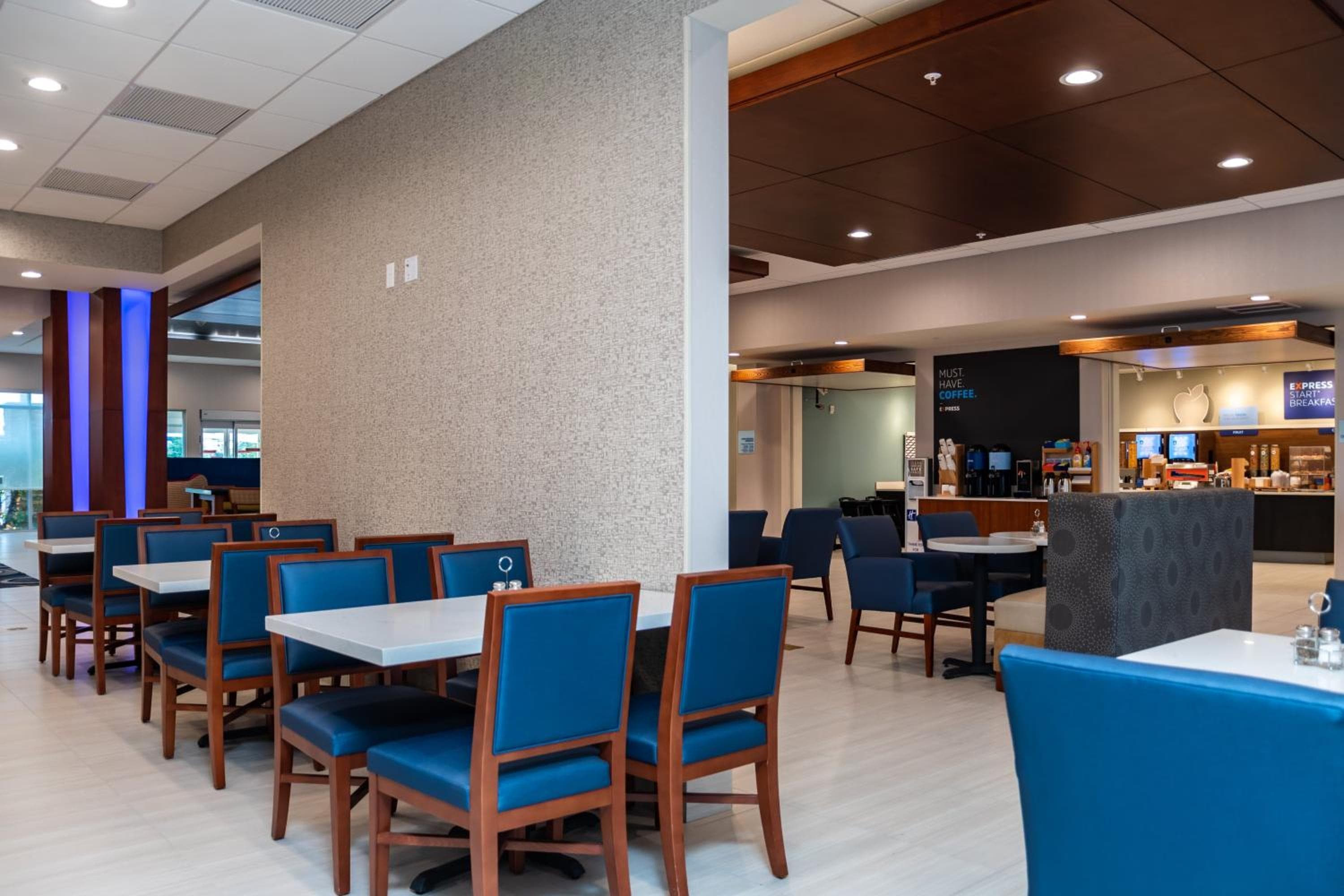 Holiday Inn Express & Suites Orlando - Lake Buena Vista by IHG