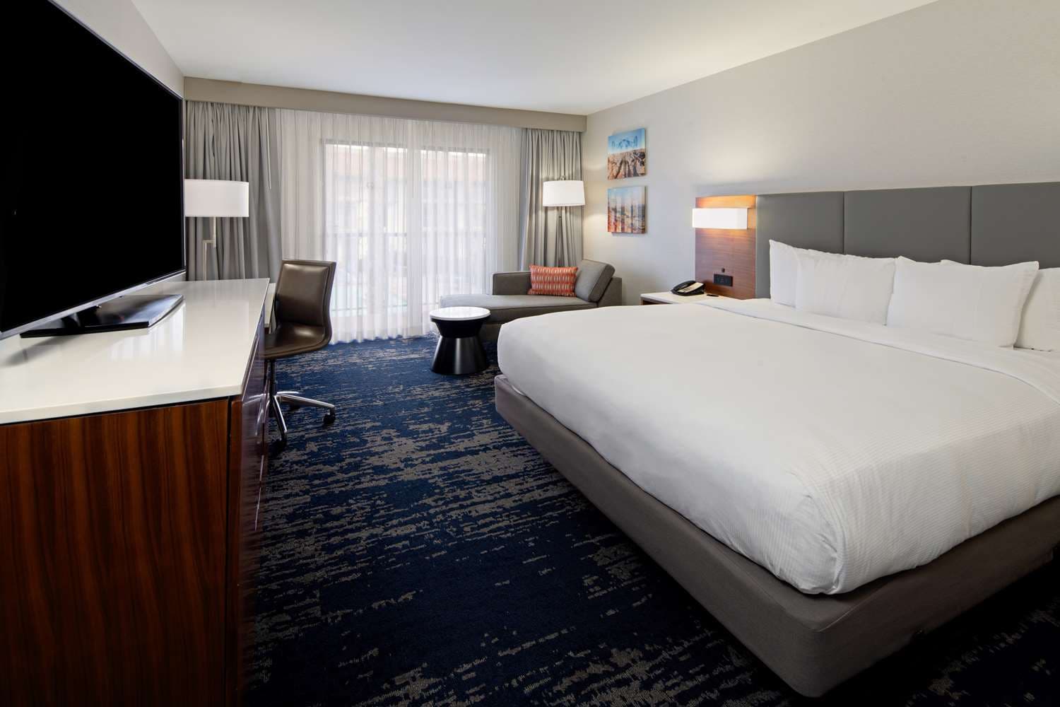 DoubleTree by Hilton Bakersfield