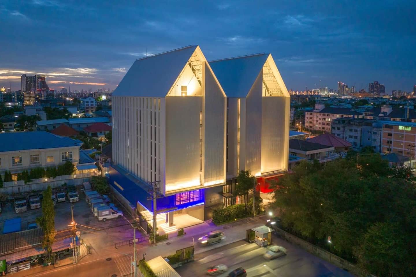 Blue Hippo & Red Crocodile Hotel