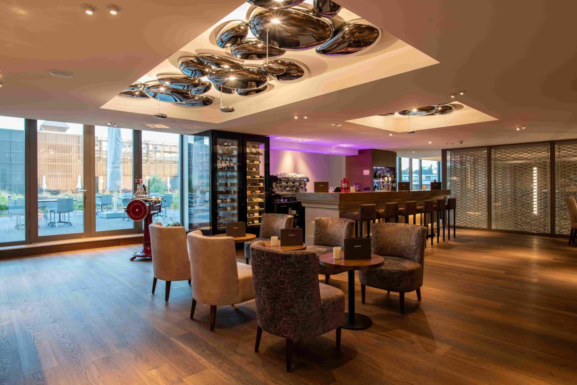 HOTEL illuster - Urban & Local