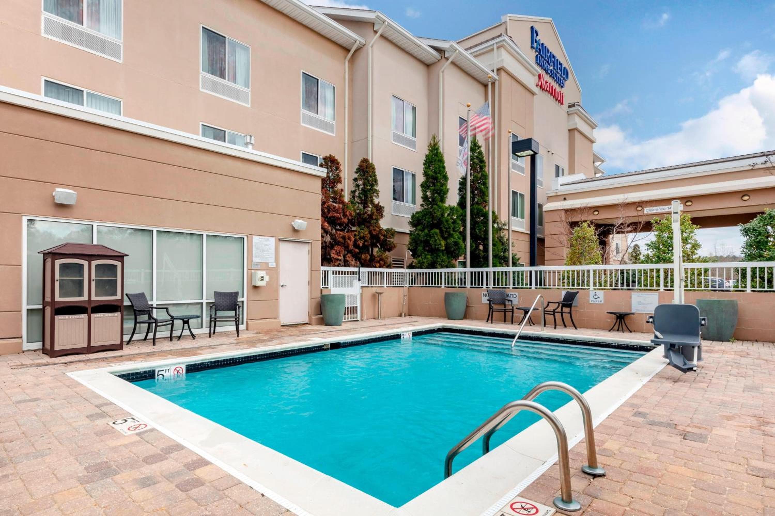 Fairfield Inn & Suites Columbus
