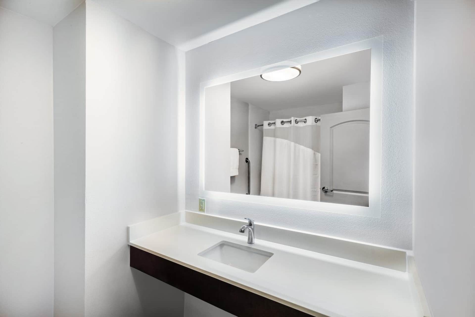Holiday Inn Express & Suites Baton Rouge East by IHG