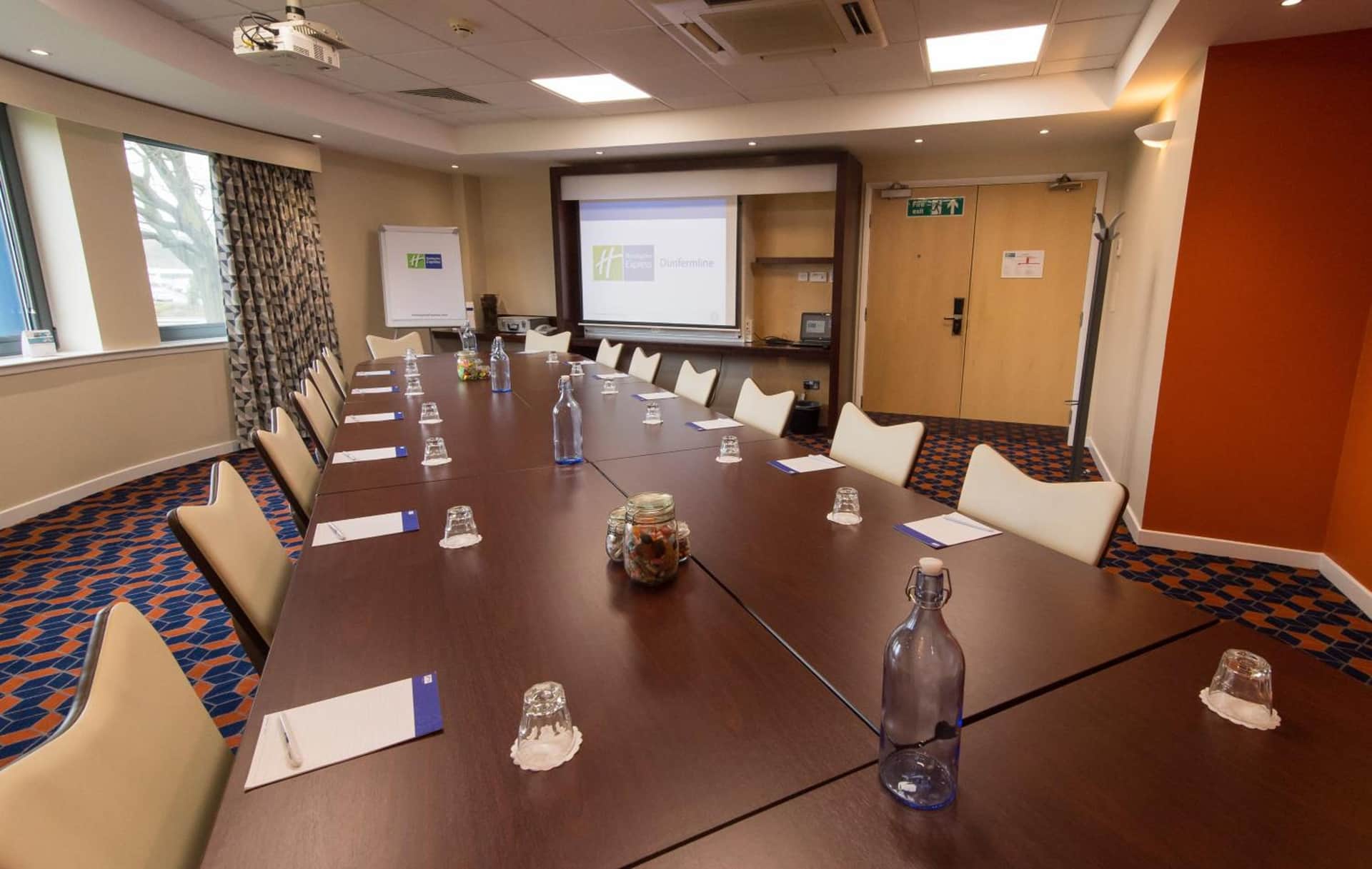 Holiday Inn Express - Dunfermline