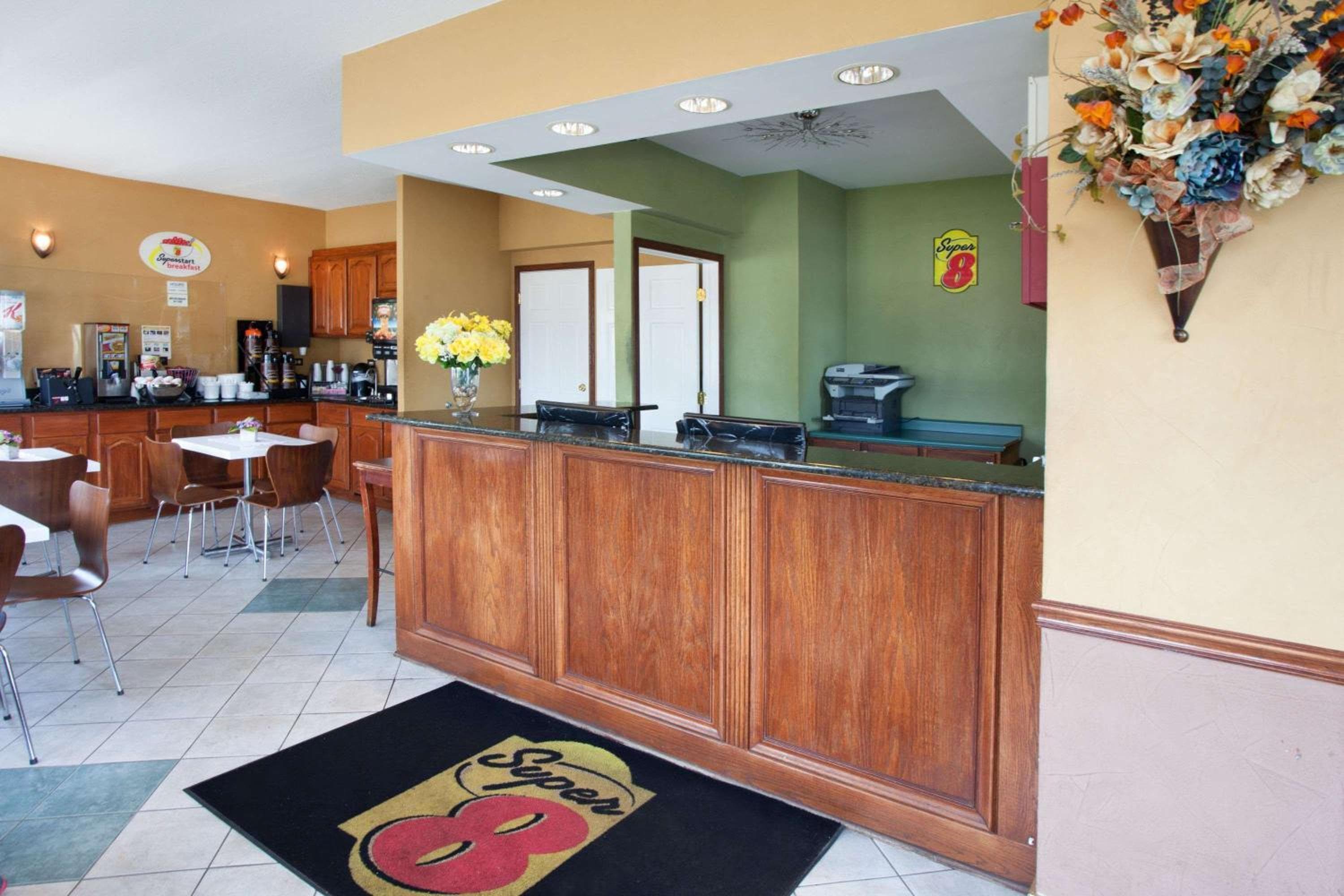 Super 8 by Wyndham Chicago IL