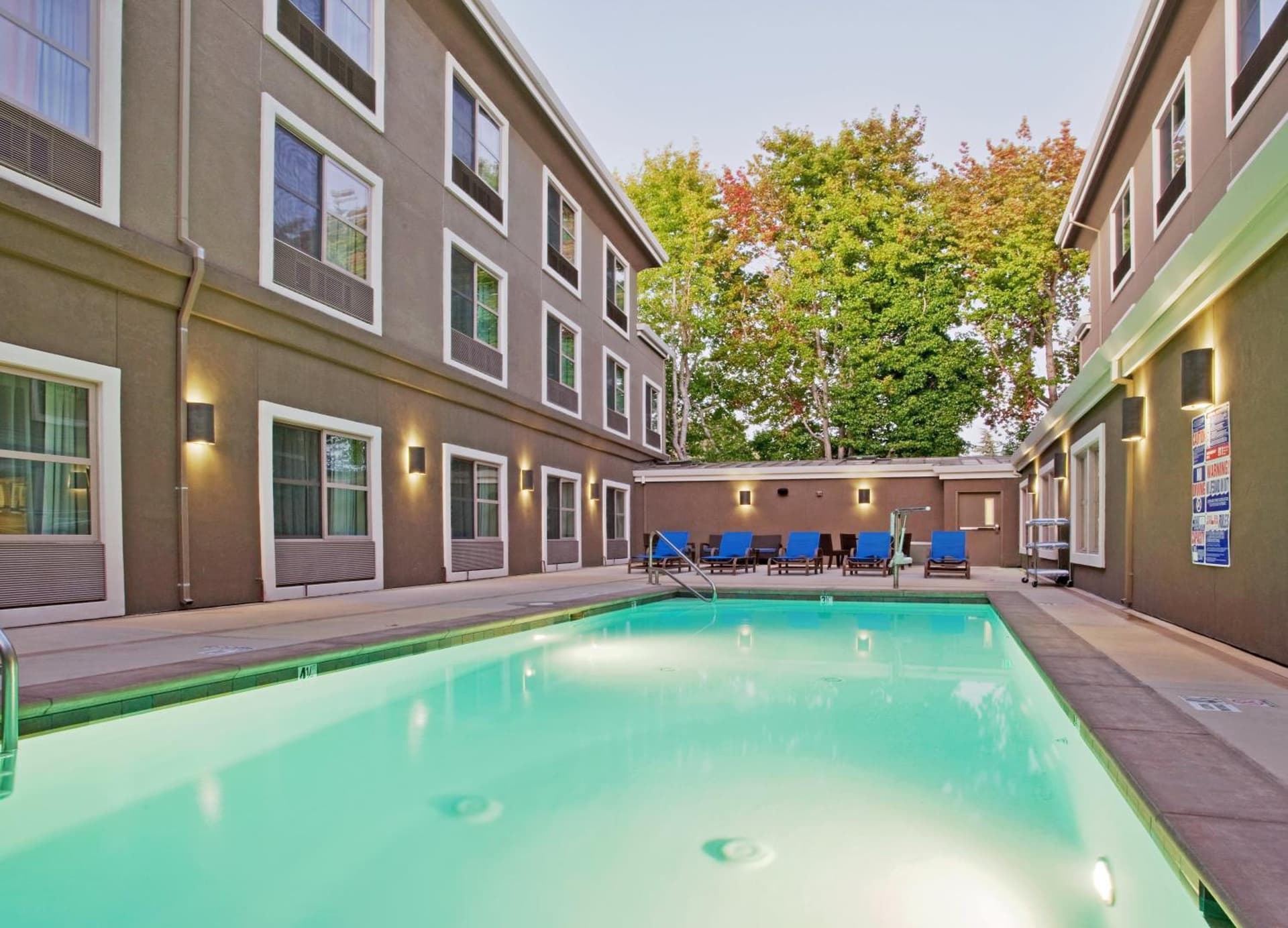 Holiday Inn Express Hotel & Suites Santa Cruz by IHG