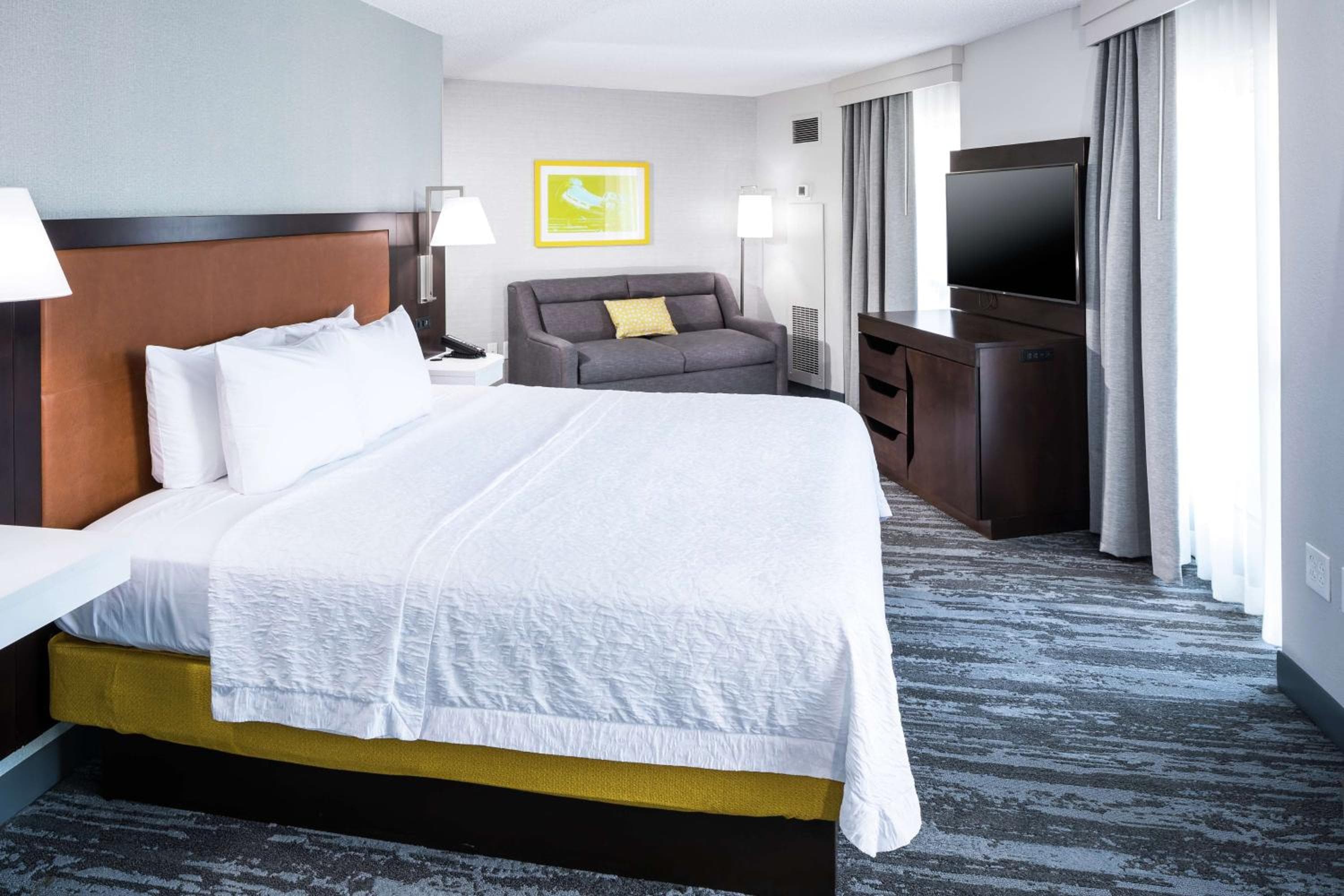 Hampton Inn & Suites Memphis at Beale Street