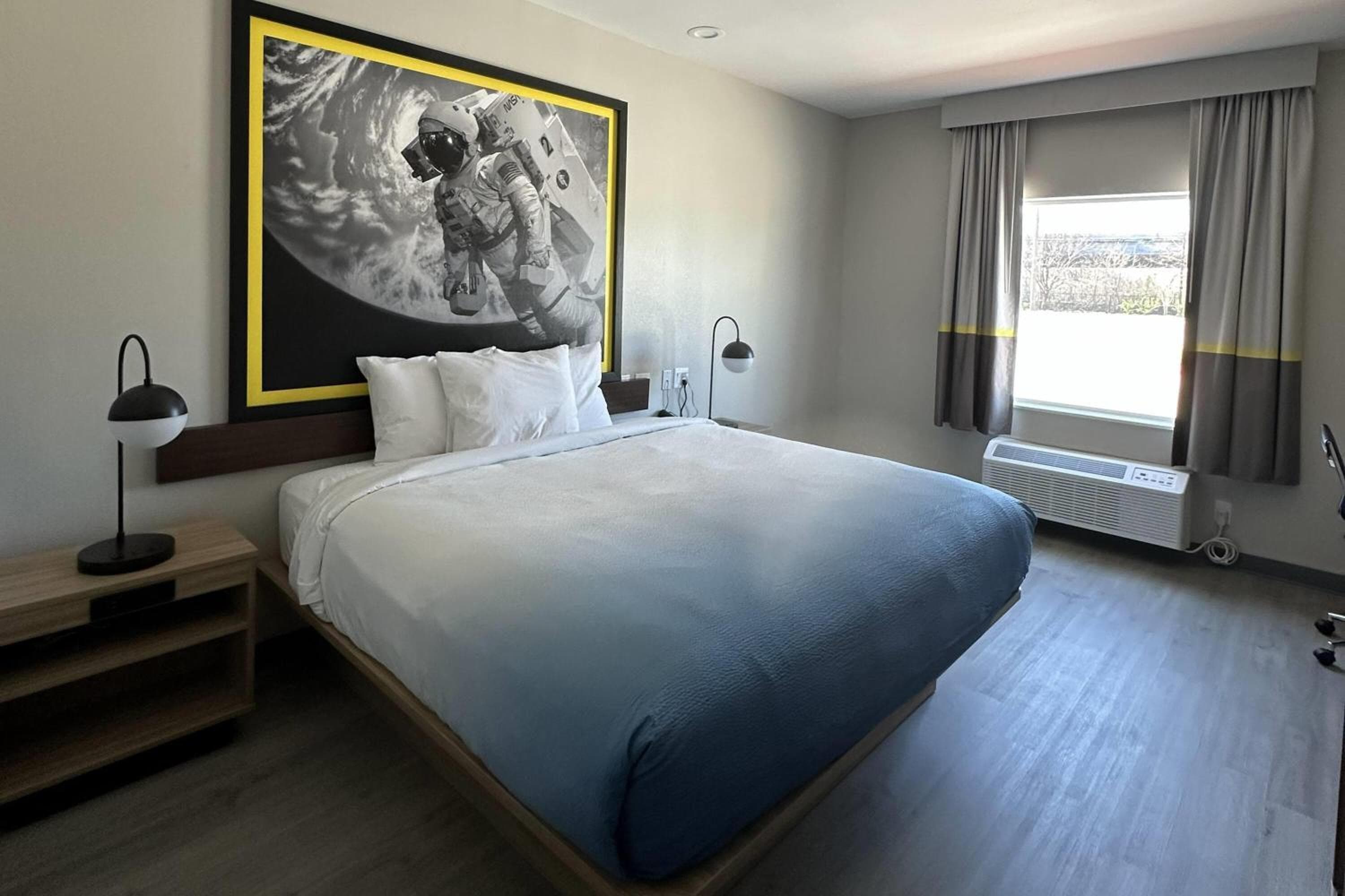 Super 8 By Wyndham Baytown