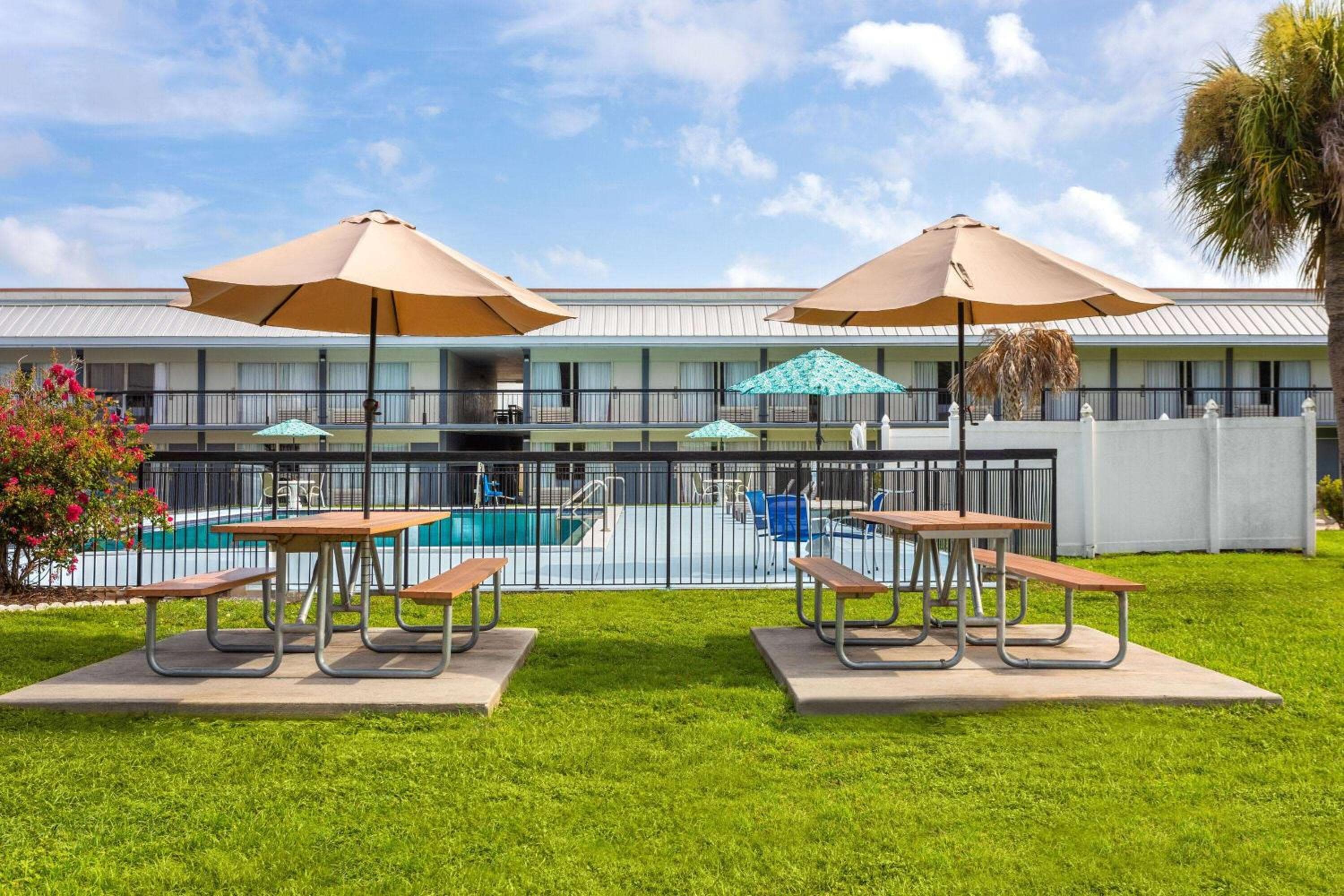 Days Inn by Wyndham Wildwood I-75