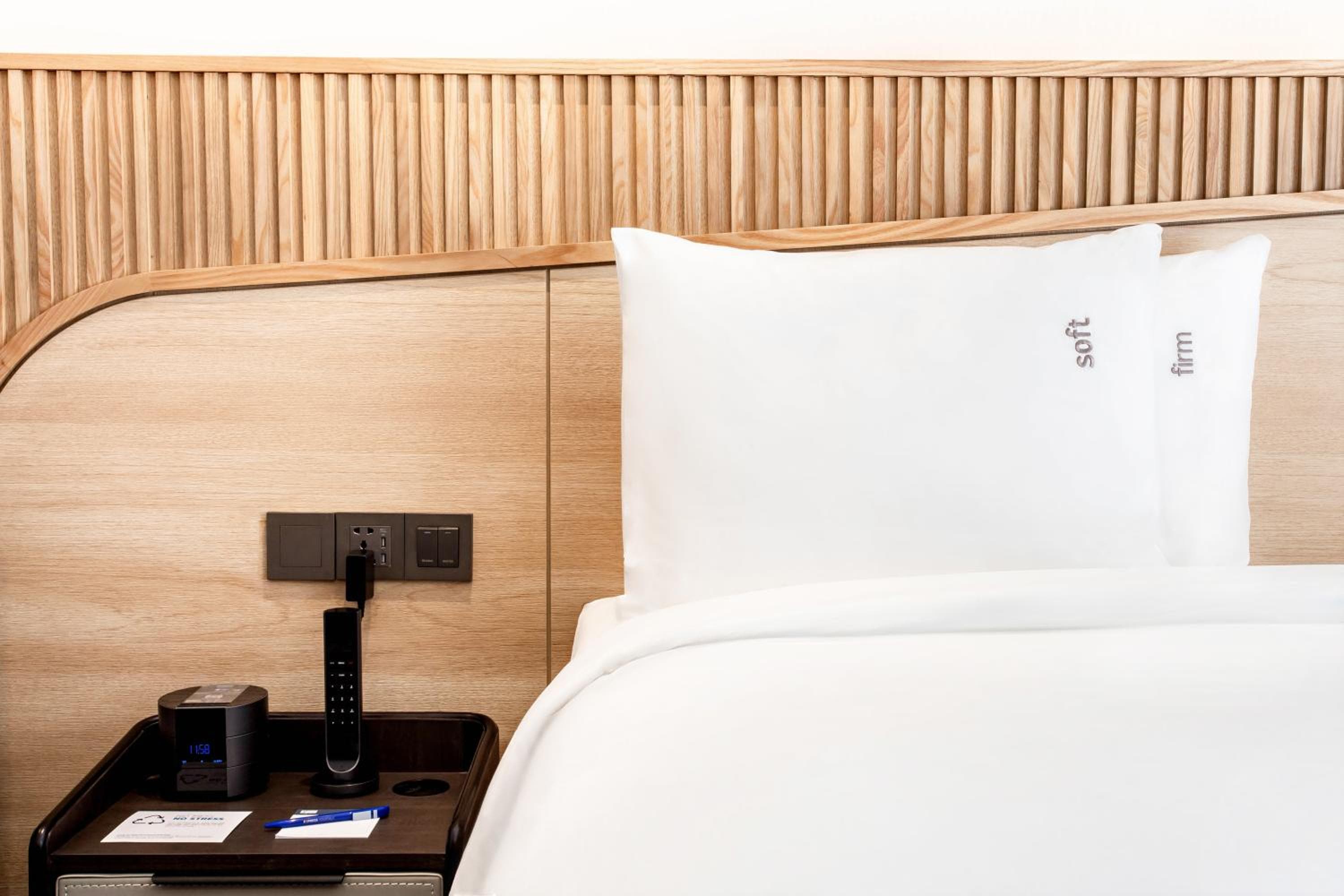 Holiday Inn Express & Suites Bangkok Central Pier by IHG